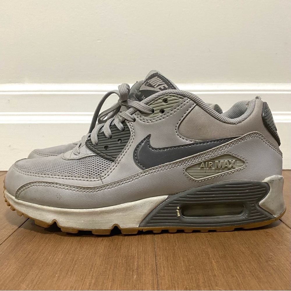 Women’s Nike Air Max in grey color combo, size 6.5